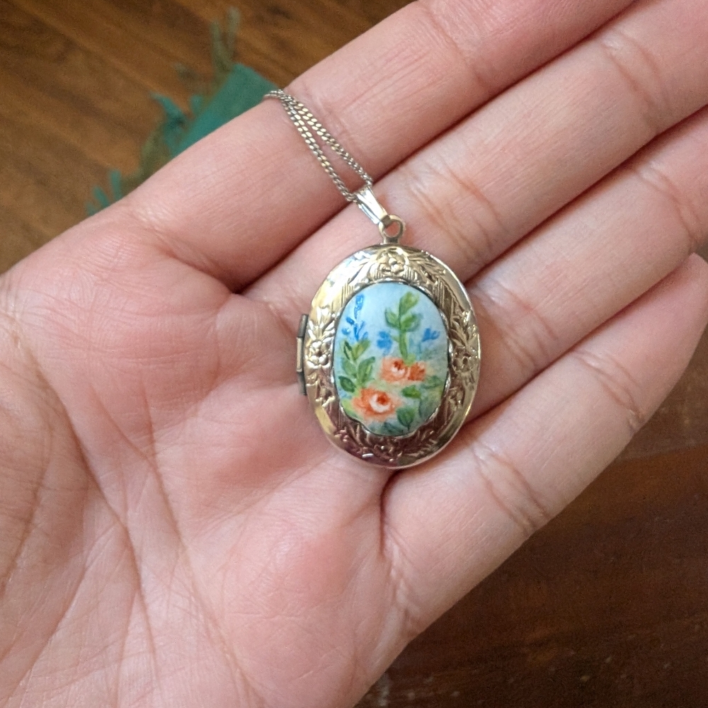 Floral Silver Locket Necklace